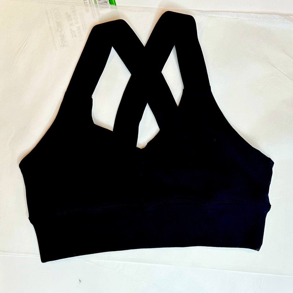 ALO YOGA Emulate Bra - Size M - Black - Like new.